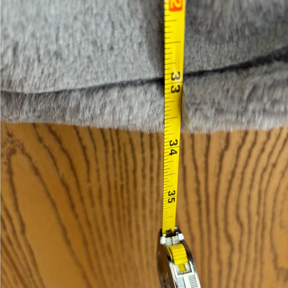 Luxurious Fuax Chinchila fur jacket NWOT - Picture 5 of 7